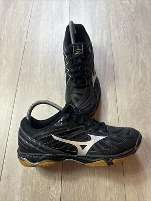 Zapatos deportivos de voleibol negros Mizuno para mujer 10 Wave Hurricane 3 Foto 1 de 4