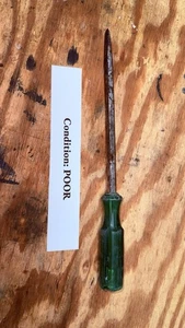 Langer grüner Schlitzschraubendreher ohne Marke und Schlagkappe - Bild 1 von 5