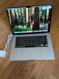 2024 Apple MacBook Air 15-inch M3 Chip 16GB RAM 256GB SSD Starlight MC9F4LL/A - Photo 1/18