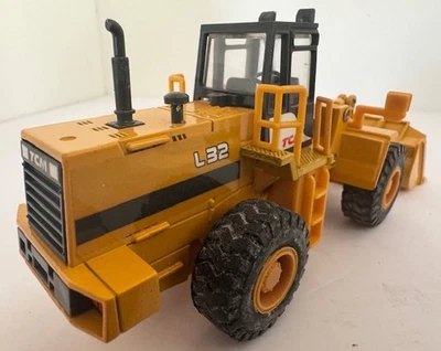 1:50 TCM L32 Wheel Loader Diecast Model By Shinsei - Image 1 of 4