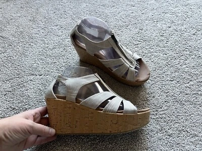 Sandalias Skechers Talla 9 Luxe Espuma Cuña Corcho Correas Beige Tela Cremallera Frontal Foto 1 de 4