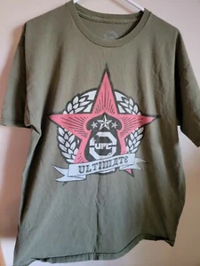 "Camiseta con logotipo "UFC Ultimate"" verde ejército para hombre - talla grande, usada - Imagen 1 de 6