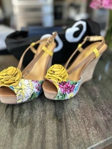 NEW Designer Shoes Sz 7.5 Wedge Heel With Fabric Top Bright Yellow Details ,NWB - Picture 1 of 7