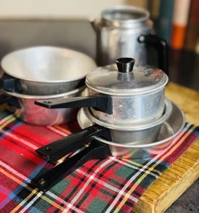 7 Pc Child's Play Toy Kitchen Aluminum Cookware - Vintage Pots Pans Doll Kitchen - Picture 1 of 6