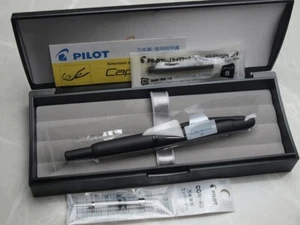 Pilot "Capless / VANISHING POINT" Matte Black 18K F-nib With converter (CON-40) - Picture 1 of 5