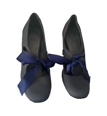 Ann marino Retro Ribbon Toe Tear Drop Cut Out Pumps Blue Size 8 - Image 1 of 4