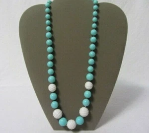 VINTAGE TURQUOISE & WHITE PLASTIC BEADS 24" NECKLACE COSTUME JEWELRY - Picture 1 of 3
