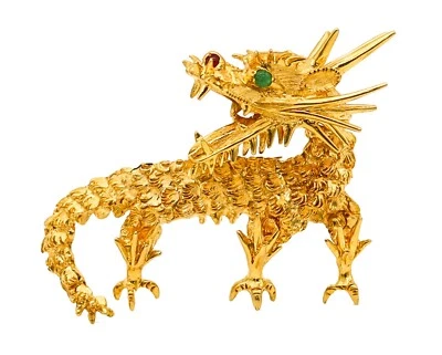 卡地亚 1970 年雕刻龙胸针 18Kt 黄金带红宝石和翡翠 — 第 1/4 张图片