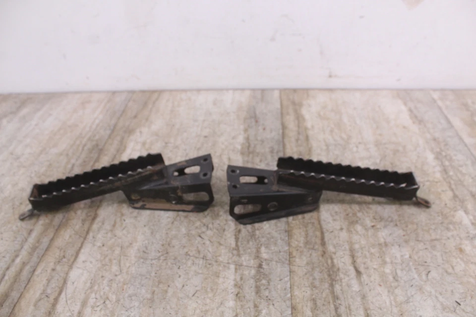 Clavijas de pie izquierda y derecha Can-Am DS650 2004 - par Foto 1 de 4