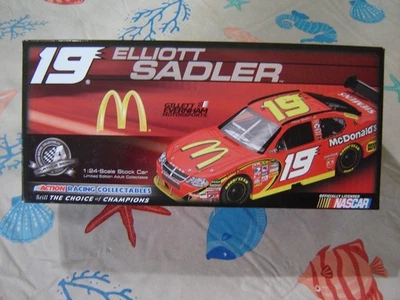 Elliott Sadler #19 McDONALD'S DODGE CHARGER  COT 2008 1/24 Action - Image 1 of 4