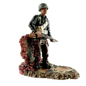 1:32 Unimax Toys Forces of Valor WWII US Army GI Infantry Soldier Figure - Picture 1 of 2