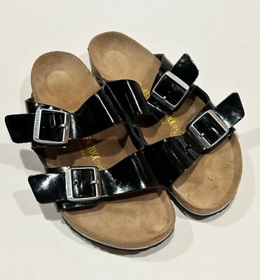 Sandálias femininas BIRKENSTOCK Arizona couro envernizado preto tamanho 41/EUA L10 M8 *LEIA - Imagem 1 de 4