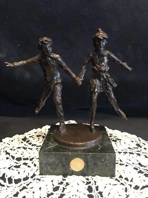 Escultura de bronce firmada por Dennis Smith 2002 sueños olímpicos "Juntos en el cristal" Foto 1 de 4