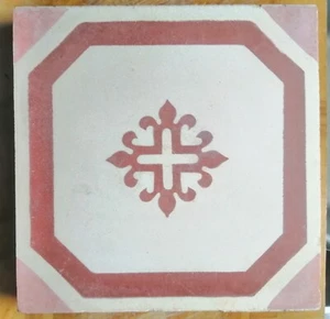 Vintage tile with fleur de lys decoration #1 - Picture 1 of 3