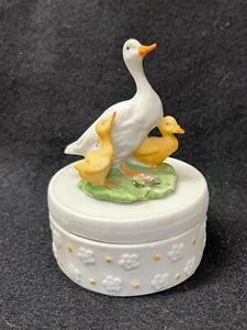 Delightful Ceramic Country Goose Family Trinket Box with Matte Finish - Picture 1 of 10