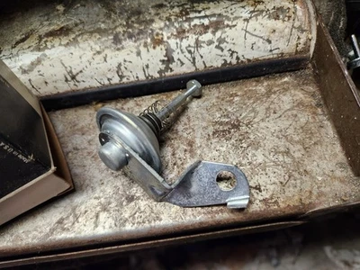 NOS GM 3758594 Carburador Dash Pot 1959-65 4BL Chevrolet OEM Foto 1 de 2