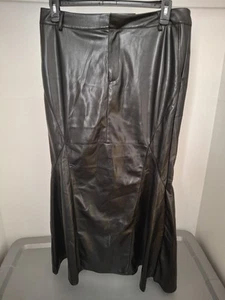 Forvever 21 Plus Size Faux Leather Maxi Skirt Size 0X - Picture 1 of 4