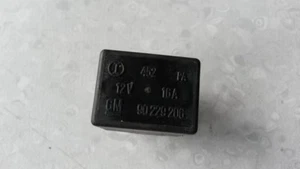RELAIS NOIR GM 12V 16A 90229206  - Picture 1 of 3