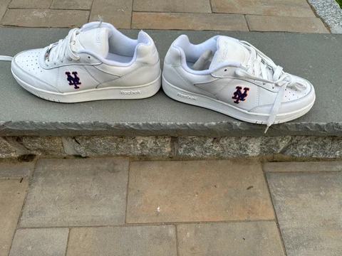 Reebok NY Mets Clubhouse Exclusive Men's US Size 9 1/2 athletic shoes Cover