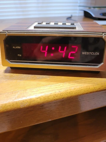 Vintage Westclox  MODEL 22644 alarm clock Tested and Working Cover