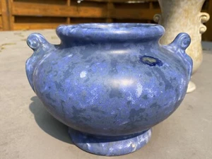 Vintage Brush McCoy Blue Periwinkle Vellum Meliert Urne Jardiniere Vase - Bild 1 von 8