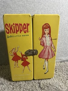 Vintage Skipper Barbie's Little Sister Koffer/Puppe 1964 Zubehör Mattel Inc. - Bild 1 von 16