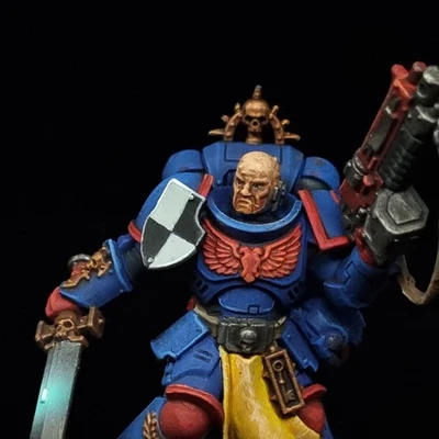 Lieutenant Crimson Fists Painted Space Marines Warhammer 40k Games Workshop - Image 1 of 4
