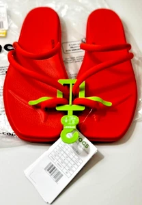 Crocs Womens 9 Orange Lava Miami Toe Loop Sandals Beach Summer 209862 Brand New - Picture 1 of 6