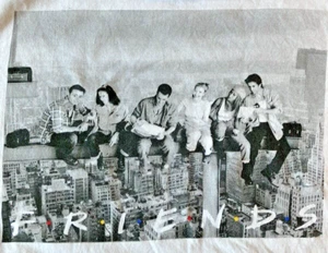 Camiseta gráfica promocional Friends TV Show talla mediana sentada en I-Beam RETRO - Imagen 1 de 6