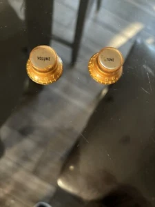 Vintage 1960s Pair of Gibson Gold Reflector Guitar Knobs Volume & Tone - Picture 1 of 3