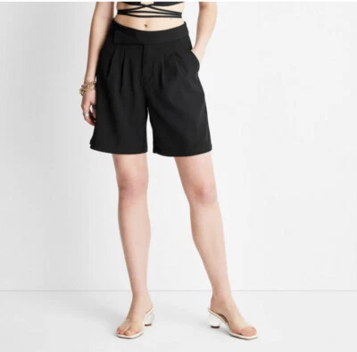 Pantalones cortos para mujer Future Collective plisados delanteros negros 2 nuevos con etiquetas Foto 1 de 4