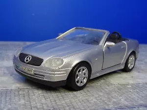 Maisto 1:35 MB SLK 230 Mercedes Benz plata coche modelo VF 519 - Imagen 1 de 5