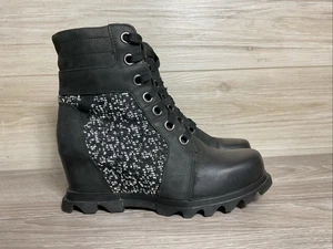 Stivaletto stringato SOREL Joan of Arctic impermeabile zeppa III Lexie 8 nero sale marino - Foto 1 di 9