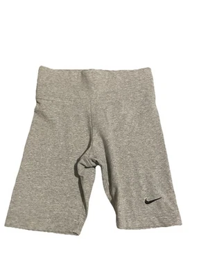 Pantalones Cortos Nike Para Mujer Calce Ajustado Legasee Bicicleta Gris Bordado Logo Xs Foto 1 de 4