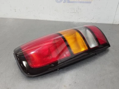 05 2005 GMC SIERRA 2500 LT CUARTO PANEL MONTADO LUZ TRASERA LÁMPARA CONDUCTOR IZQUIERDO Foto 1 de 4