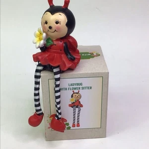 Statuina Cracker Barrel Small Lady Bug Shelf Sitter con fiori seduta 3" - Foto 1 di 5