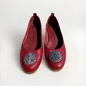 Brighton Ballerinas flache Leder Damenschuhe US 6,5 Lippenstift rotes Medaillon Aleta - Bild 1 von 10