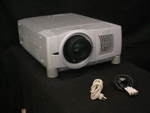 Sanyo PLC XF31N ProXtra Multiverse Projector 5200 Lumens 800:1 Contrast 1080i #2 - Picture 1 of 10
