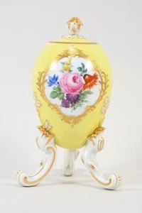 Q24H34- Meissen Porzellan Ei auf 3 Füßen Blumenmotiv und Goldrand Pfeiffer-Marke - Bild 1 von 12