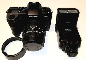Sigma SD9 DSLR w/ EF-500 ST Flash and Sigma 28-80mm 3.5-5.6 Macro Lens - Picture 1 of 17