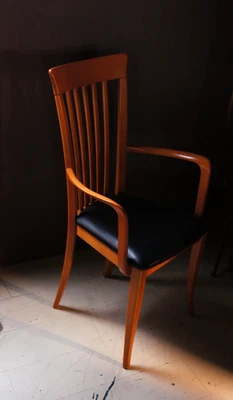 Sillón italiano vintage de madera de cerezo A. Sibau Foto 1 de 4