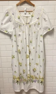 Simply Basic Floral Housecoat Housedress Mumu Grannycore White Seersucker Sz XL - Picture 1 of 14