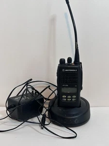 Radio bidirectionnelle portable Motorola HT1250 - Photo 1/9