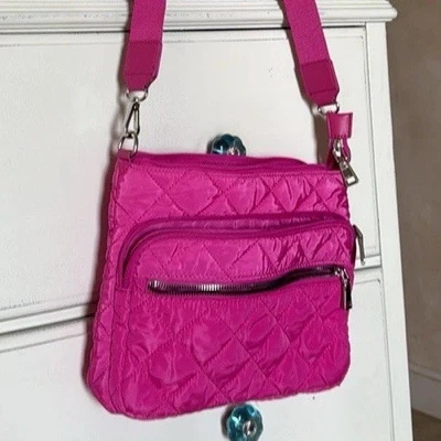 Bolso Bandolera INC Acolchado Rosa Caliente Nylon Usado en Excelente Condición Foto 1 de 4