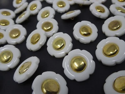 Vintage White w/ Gold Metal Center Shank Buttons Flower 20mm Lot of 60 B119-9 - Image 1 of 4