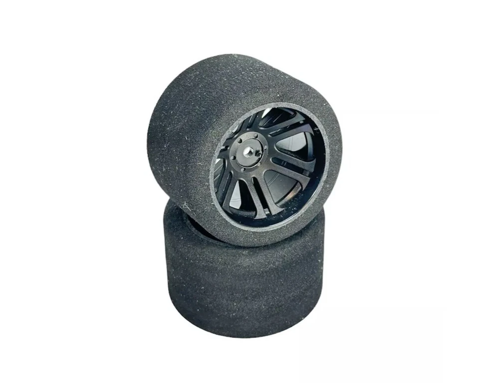 Hot Race Moosgummi 1/10 235mm Reifen hinten 40 auf schwarzer Felge HRE007-0112  - Bild 1 von 1