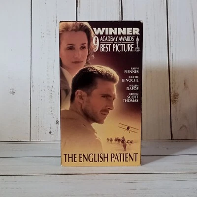 English Patient VHS Tape 1996 Epic War Drama / Romance Ralph Fiennes SHIPS FREE Foto 1 de 4