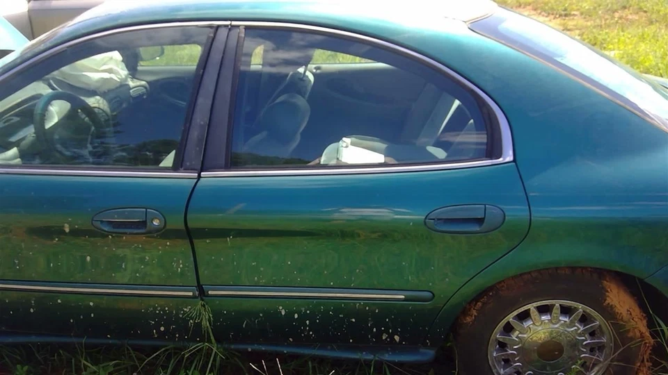 Puerta lateral trasera izquierda del conductor a través del 29/03/98 se adapta a 96-98 SABLE 254820 Foto 1 de 4