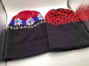 2 warme Damen Strick Beanie Mützen schwarz rot blau - Bild 1 von 4
