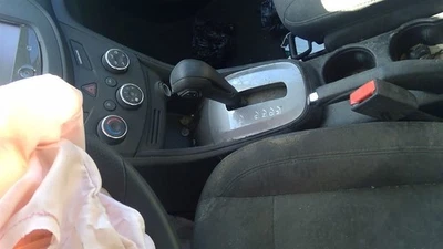 Chevy Trax 2016 cambio de transmisión con pistas en negro | manija de perilla Foto 1 de 4